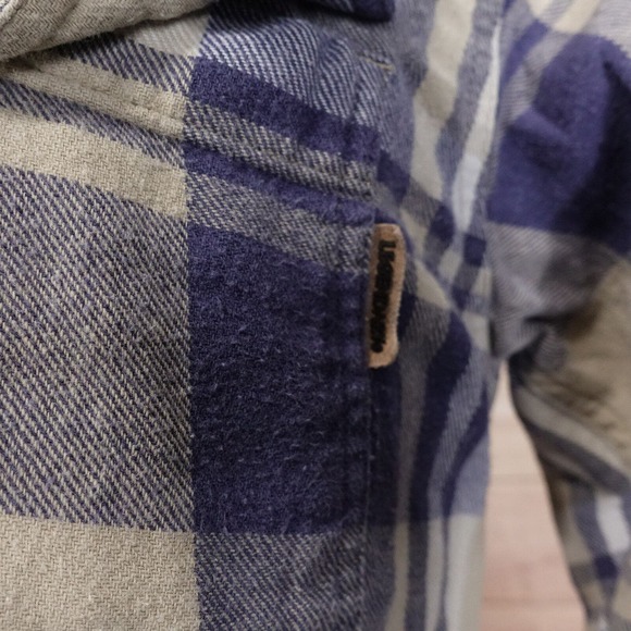 LEGENDARY WHITETAILS LONG SLEEVE PLAID FLANNEL BUTTON DOWN SHIRT MENS SIZE M - Picture 3 of 8